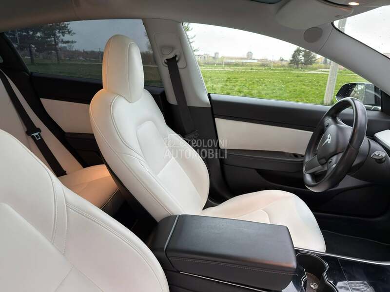 Tesla Model 3 N O V