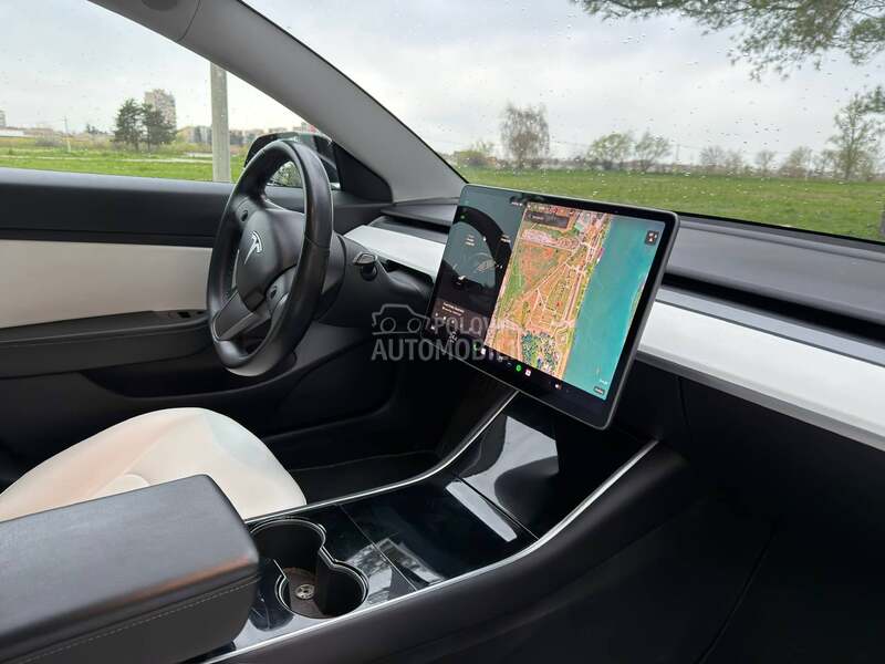 Tesla Model 3 N O V