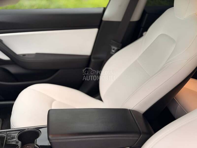 Tesla Model 3 N O V