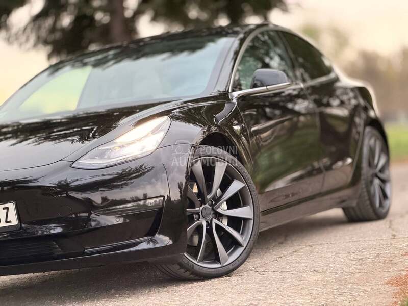 Tesla Model 3 N O V
