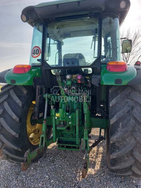 John Deere 5820