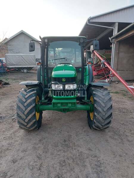 John Deere 5820