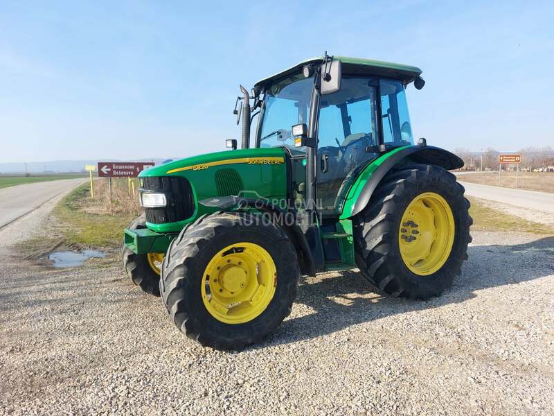 John Deere 5820