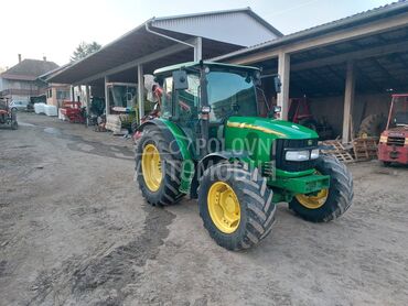 John Deere 5820
