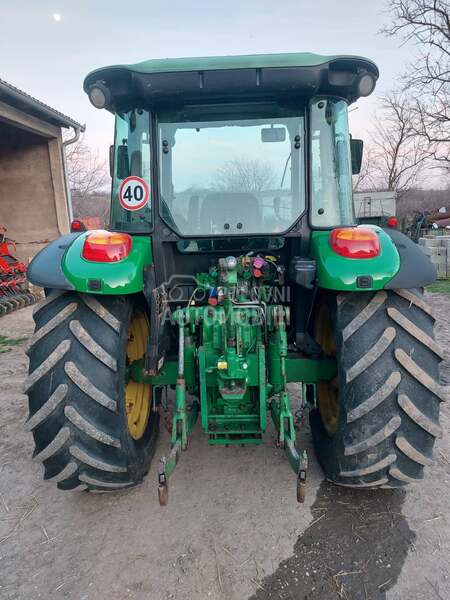 John Deere 5820