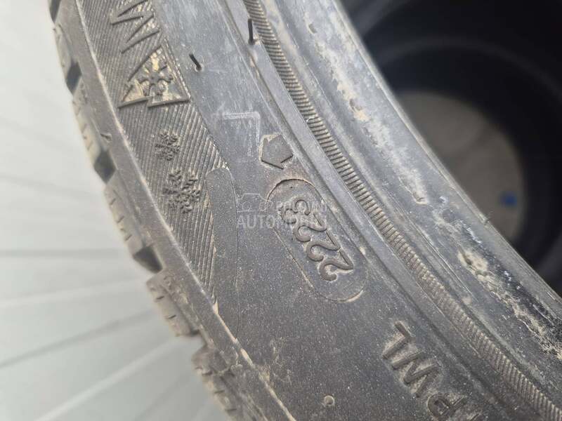 Ostalo 225/40 R18 Zimska