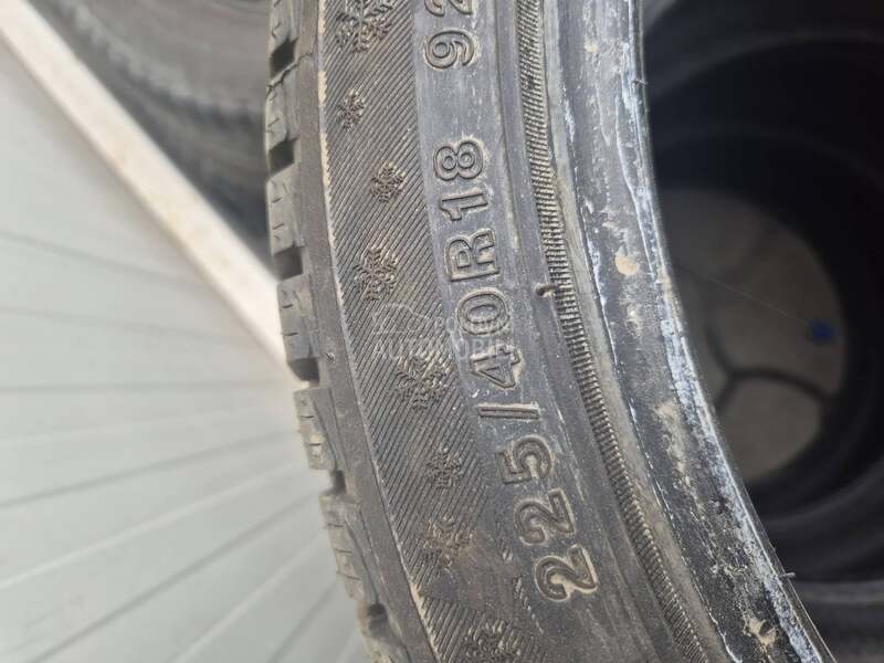 Ostalo 225/40 R18 Zimska