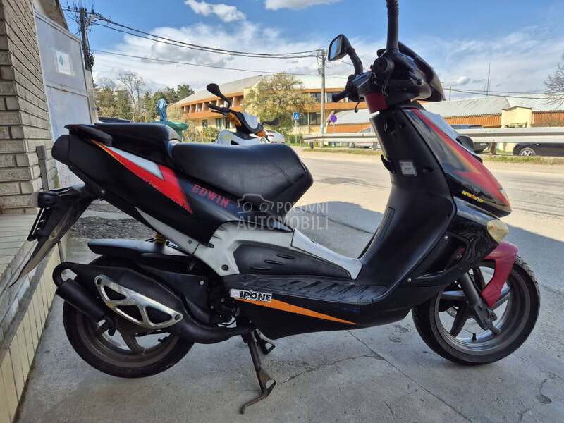Aprilia SR