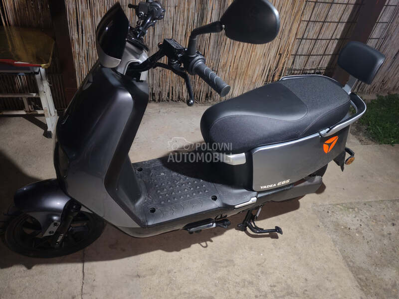 Yadea E8s