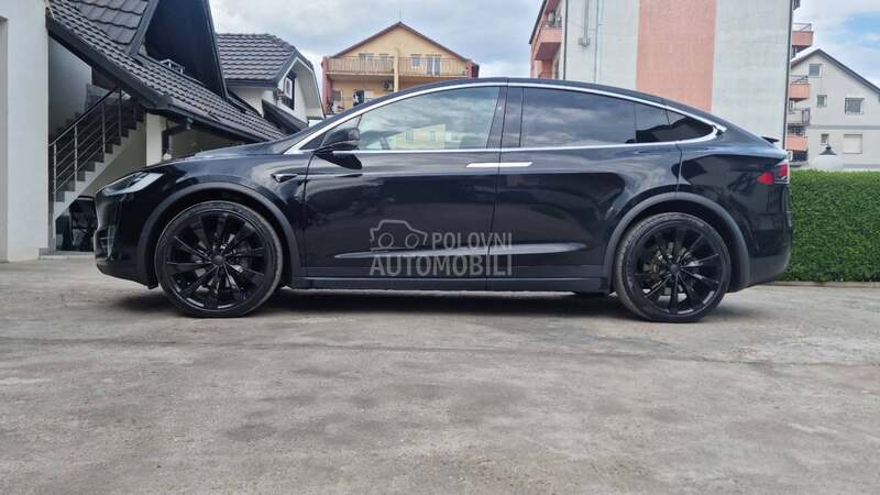 Tesla Model X 90D