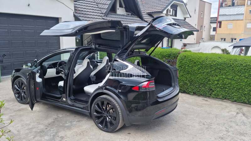 Tesla Model X 90D