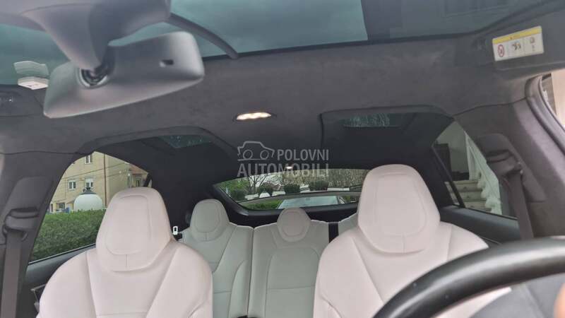 Tesla Model X 90D