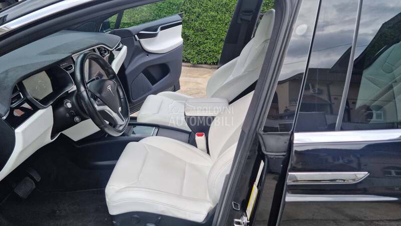 Tesla Model X 90D