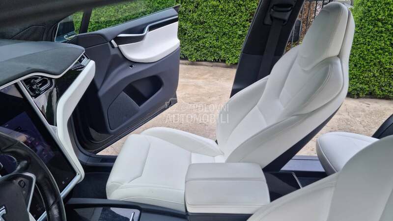 Tesla Model X 90D