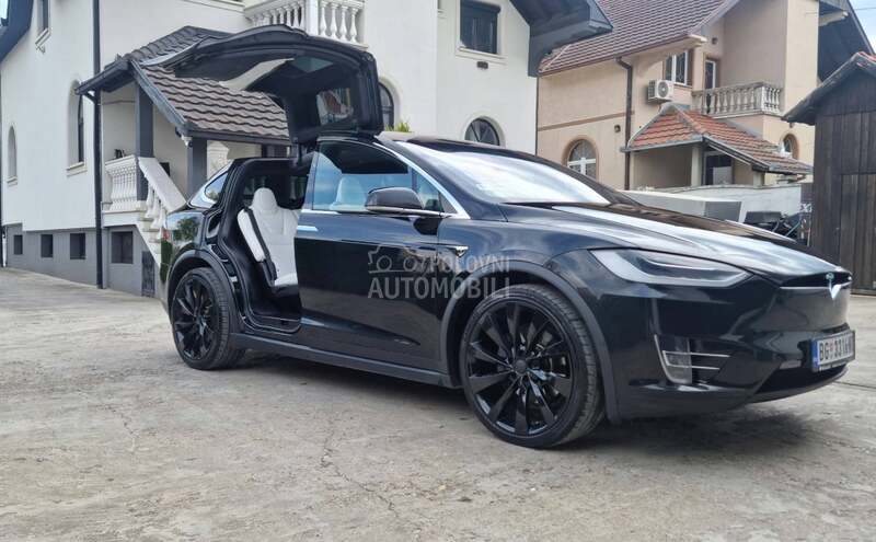 Tesla Model X 90D
