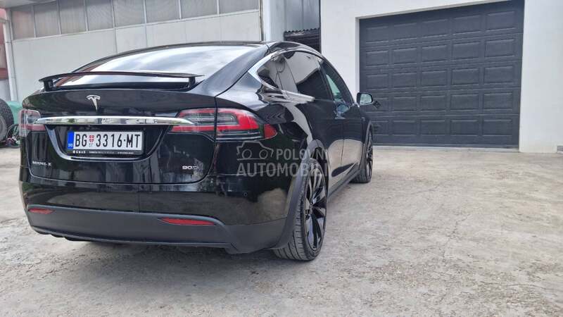 Tesla Model X 90D