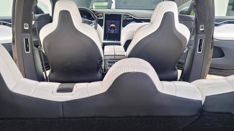 Tesla Model X 90D