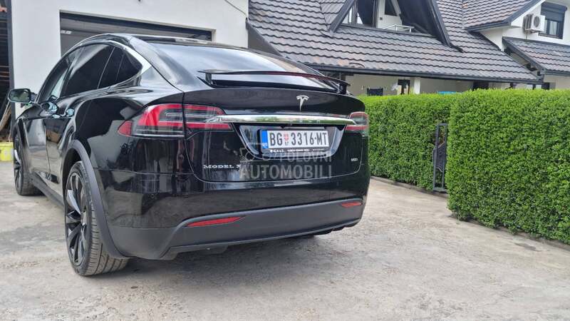 Tesla Model X 90D