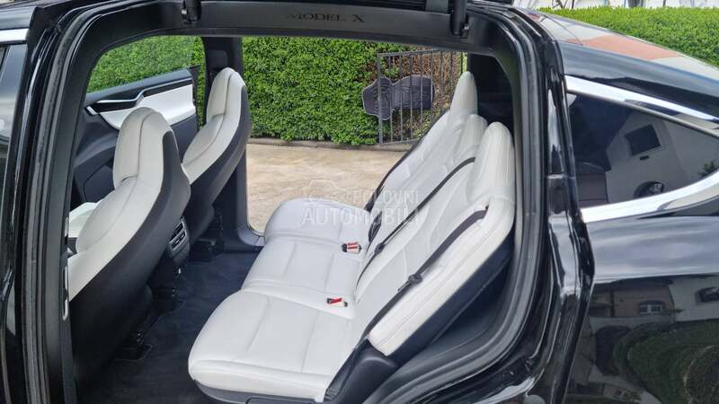 Tesla Model X 90D