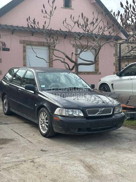 Volvo V40 