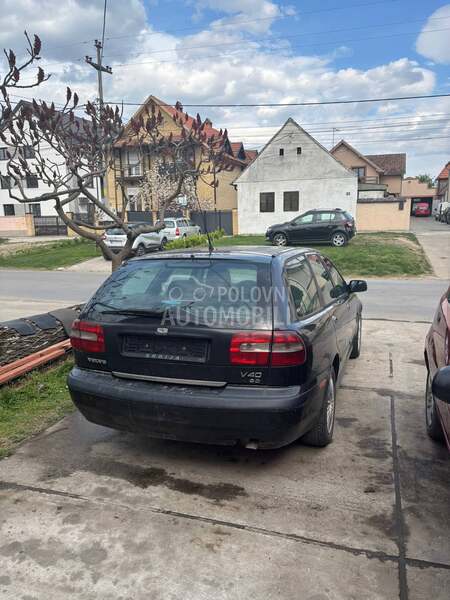 Volvo V40 
