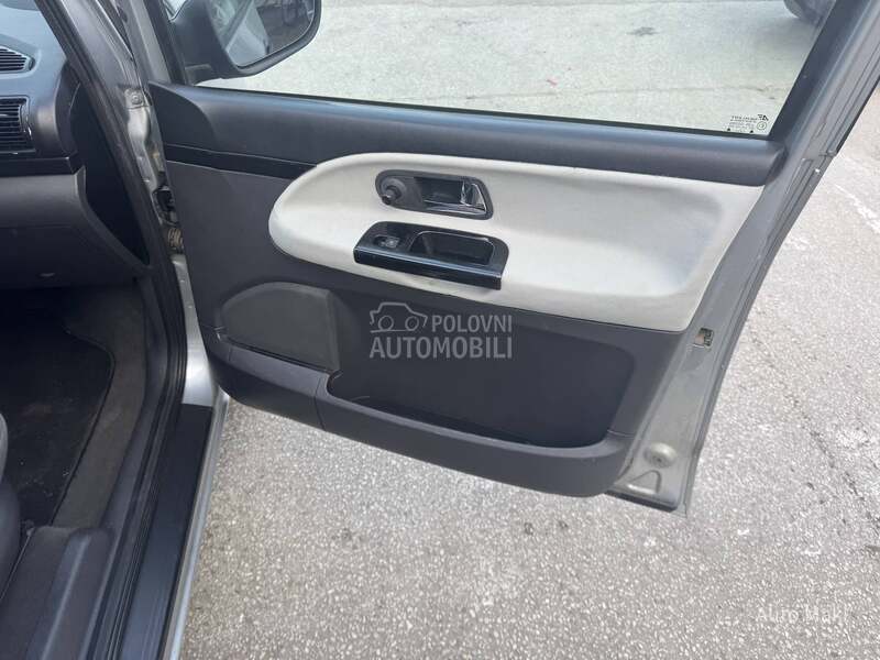 Ford Galaxy 2.0 7sed