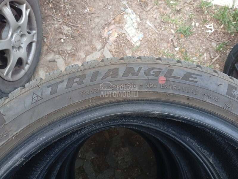 Triangle 235/45 R19 Zimska