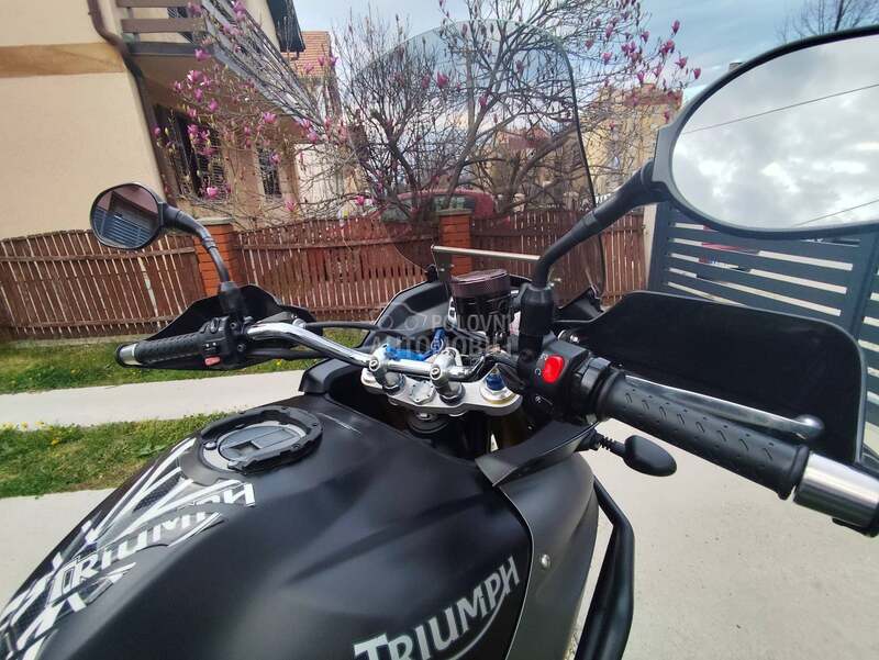 Triumph tiger1050