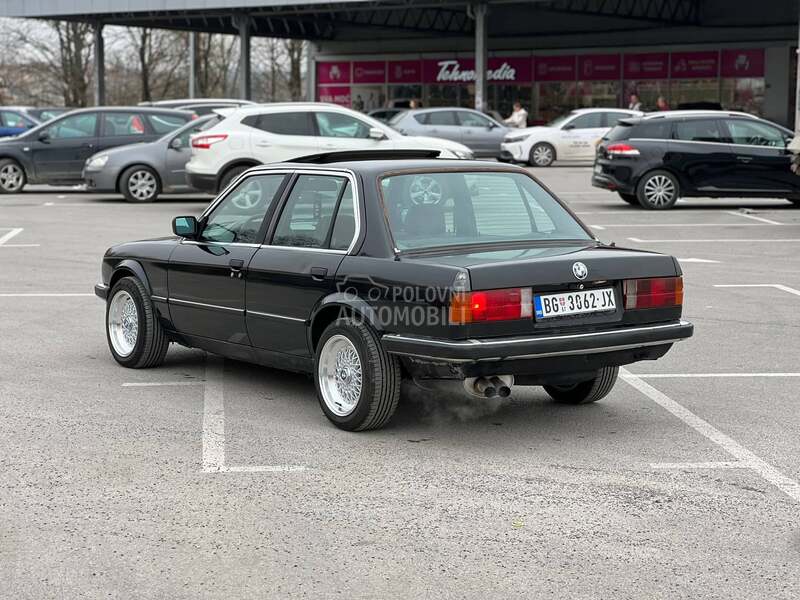 BMW 320 e30