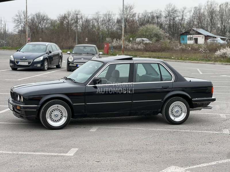BMW 320 e30