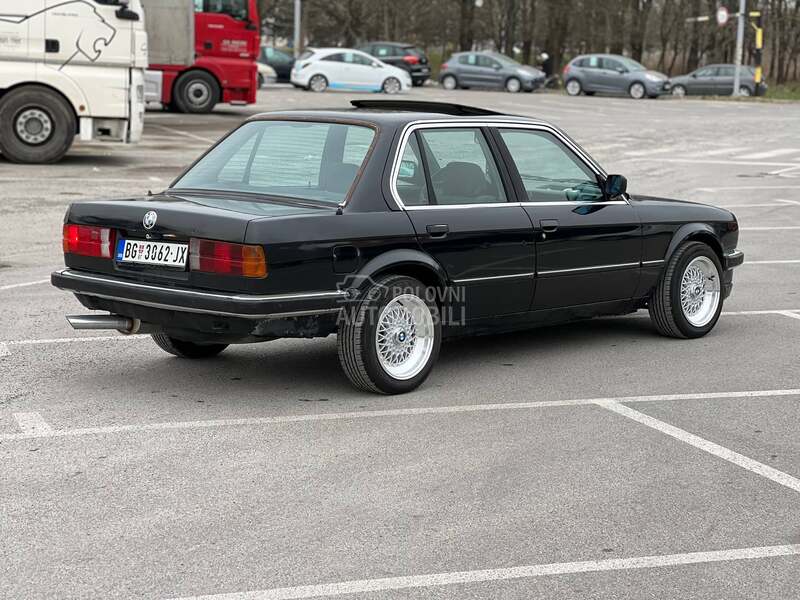 BMW 320 e30
