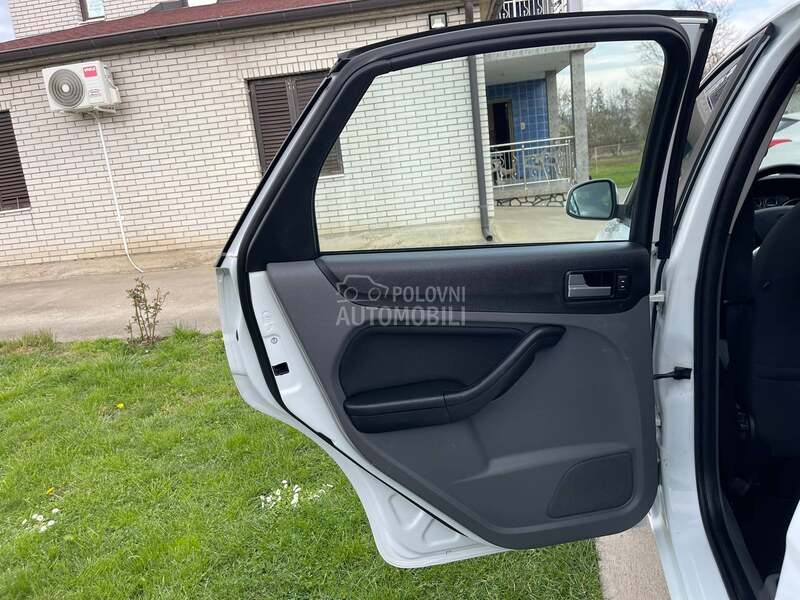 Ford Focus 1.6B