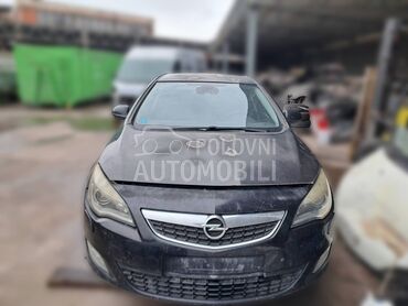 Opel Astra J 1.7 CDTI 2010. god. -  kompletan auto u delovima