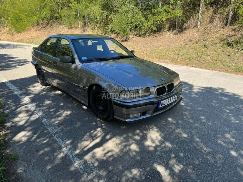 BMW 320 