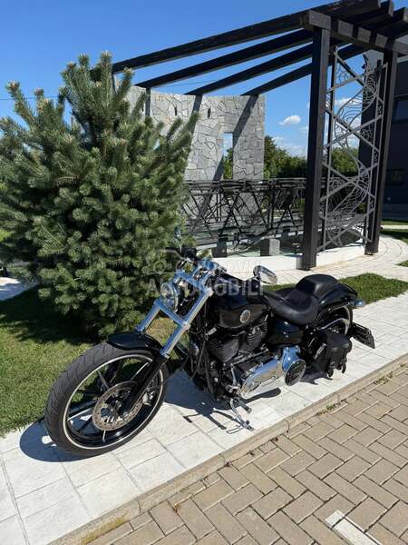 Harley Davidson breakout CH