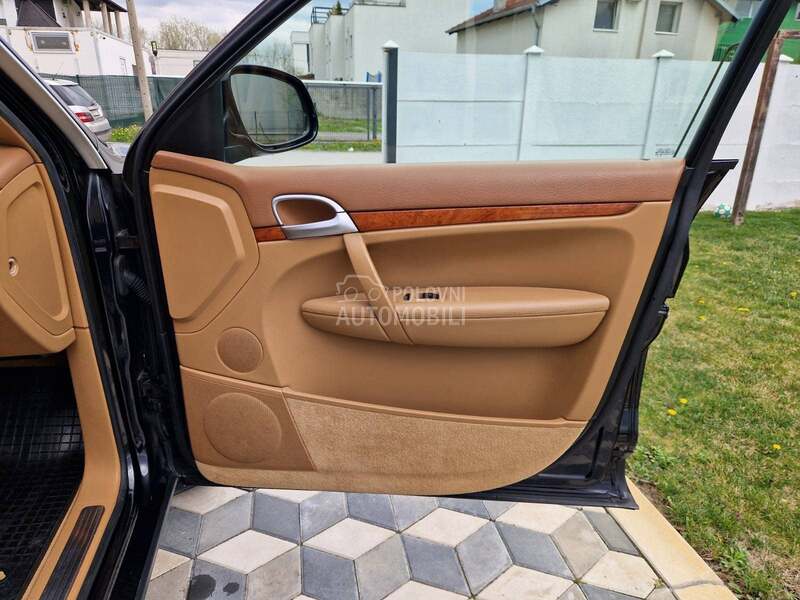 Porsche Cayenne 4.5i