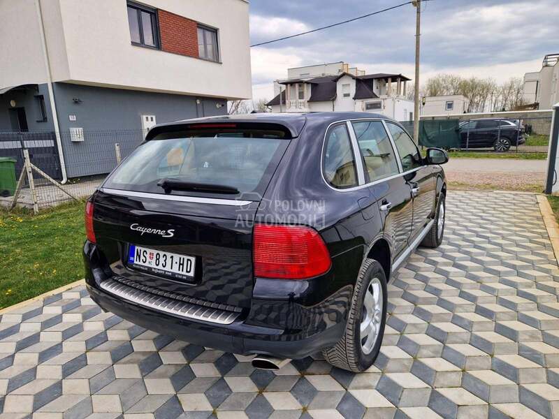 Porsche Cayenne 4.5i
