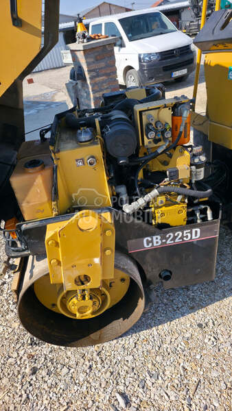 CAT CB 225D