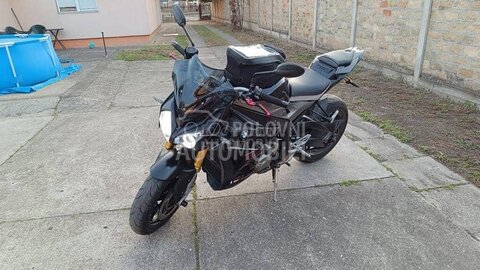 BMW S1000R