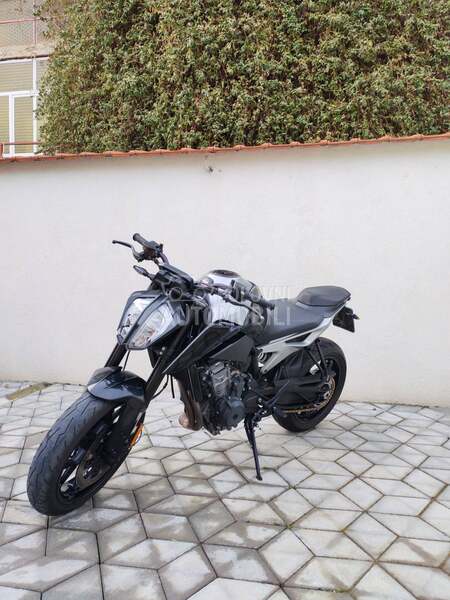 KTM DUKE 790
