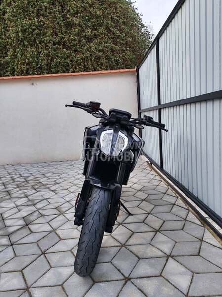 KTM DUKE 790
