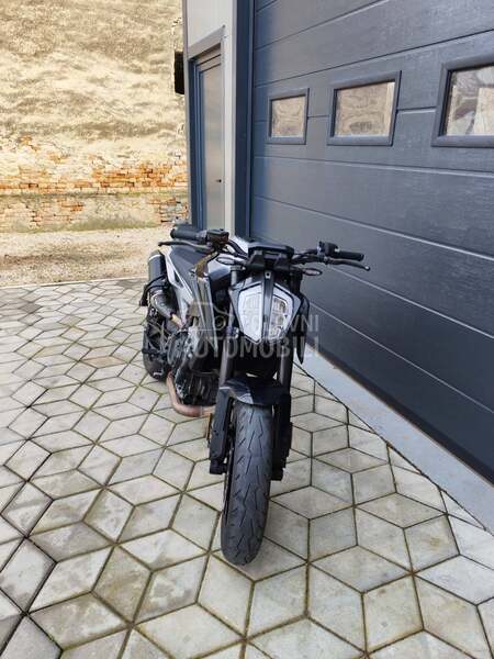 KTM DUKE 790