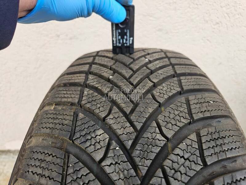 Semperit 215/55 R18 Zimska