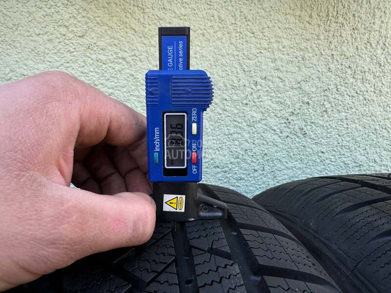 Continental 215/60 R17 Zimska