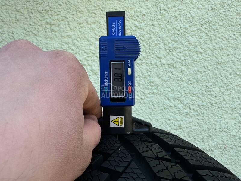 Continental 215/60 R17 Zimska