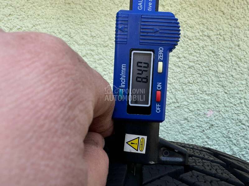 Continental 215/60 R17 Zimska