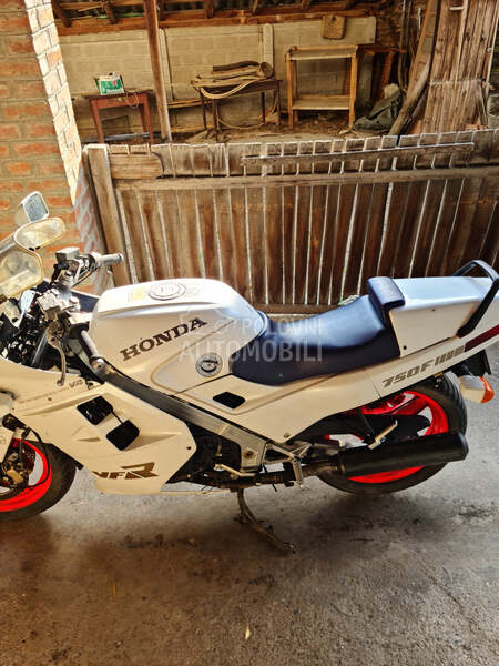 Honda VFR 750