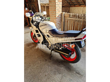 Honda VFR 750