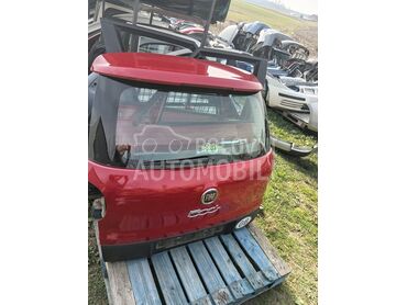 gepek vrata za Fiat 500L