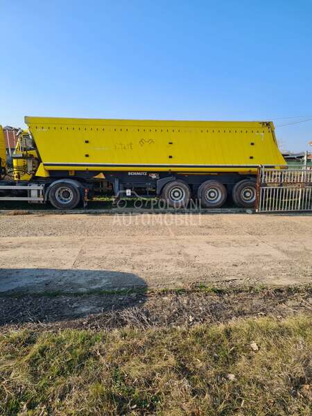 Schmitz Ski 24 33m3